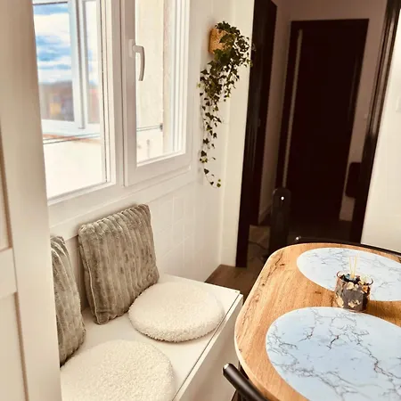 Caminante Feliz, 4 Piso, Escaleras Melide